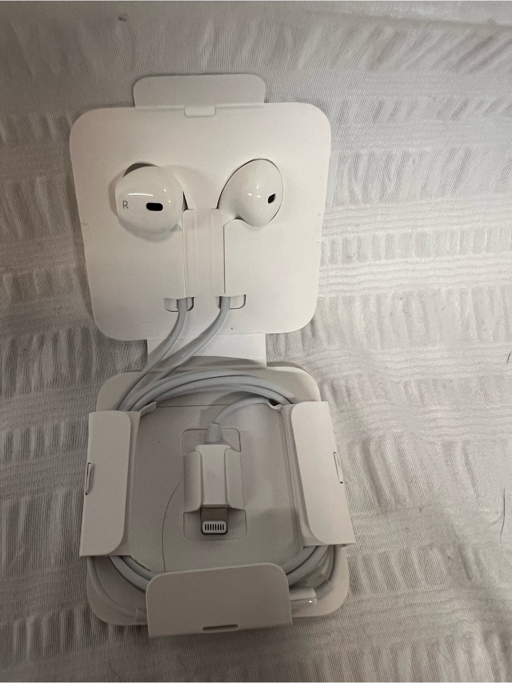 Apple White Lightning Earphones with Inline Microphone
